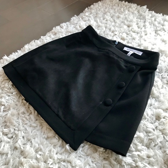 BCBG Overlap Button Skort - Picture 2 of 5